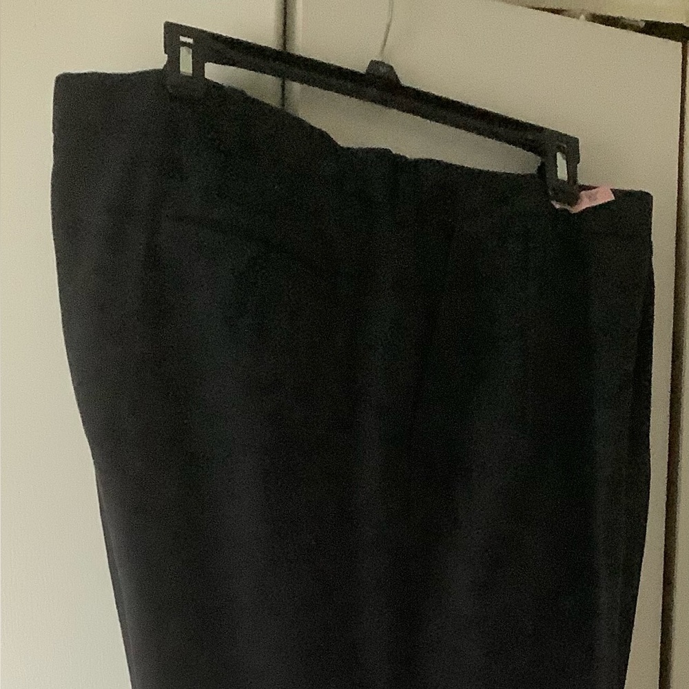 Men’s Classic Black Linen Pleated Cuffed Dockers Slacks
40X30 Excellent!